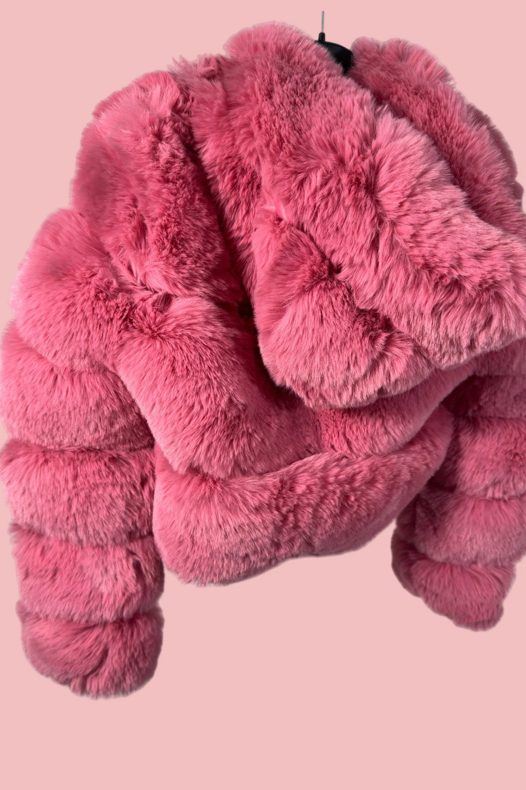 ABRIGO CROPPED ACOLCHADO DE PELO SINTÉTICO