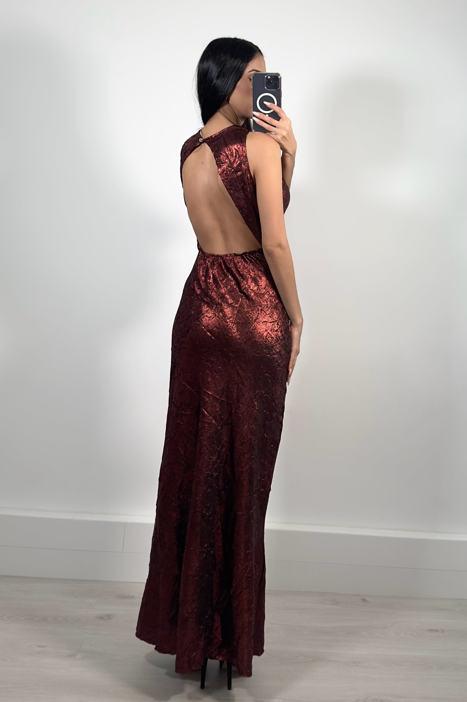 VESTIDO CASCADA BURDEOS METÁLICO
