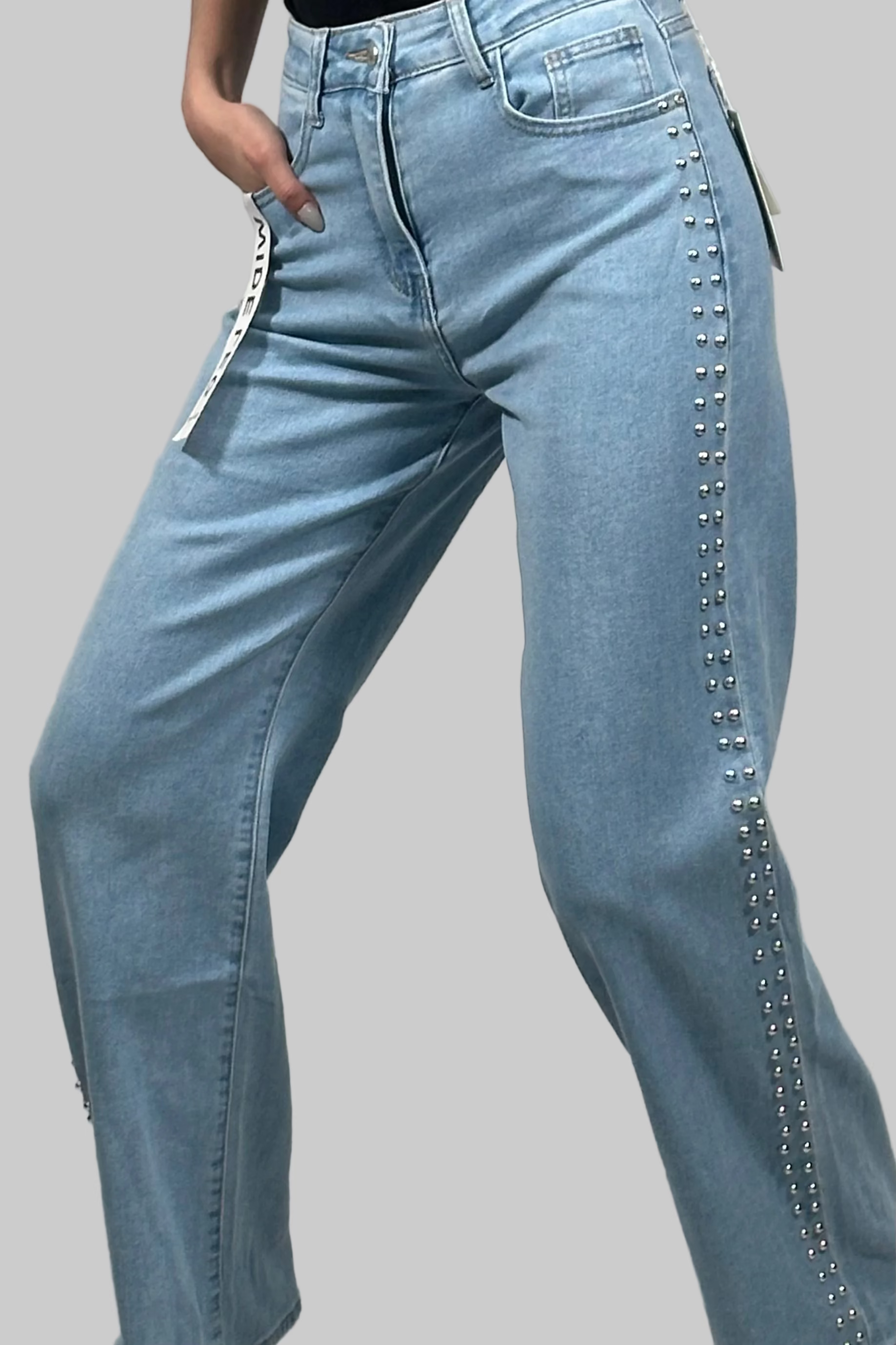 JEANS TACHUELAS TIRO MEDIO