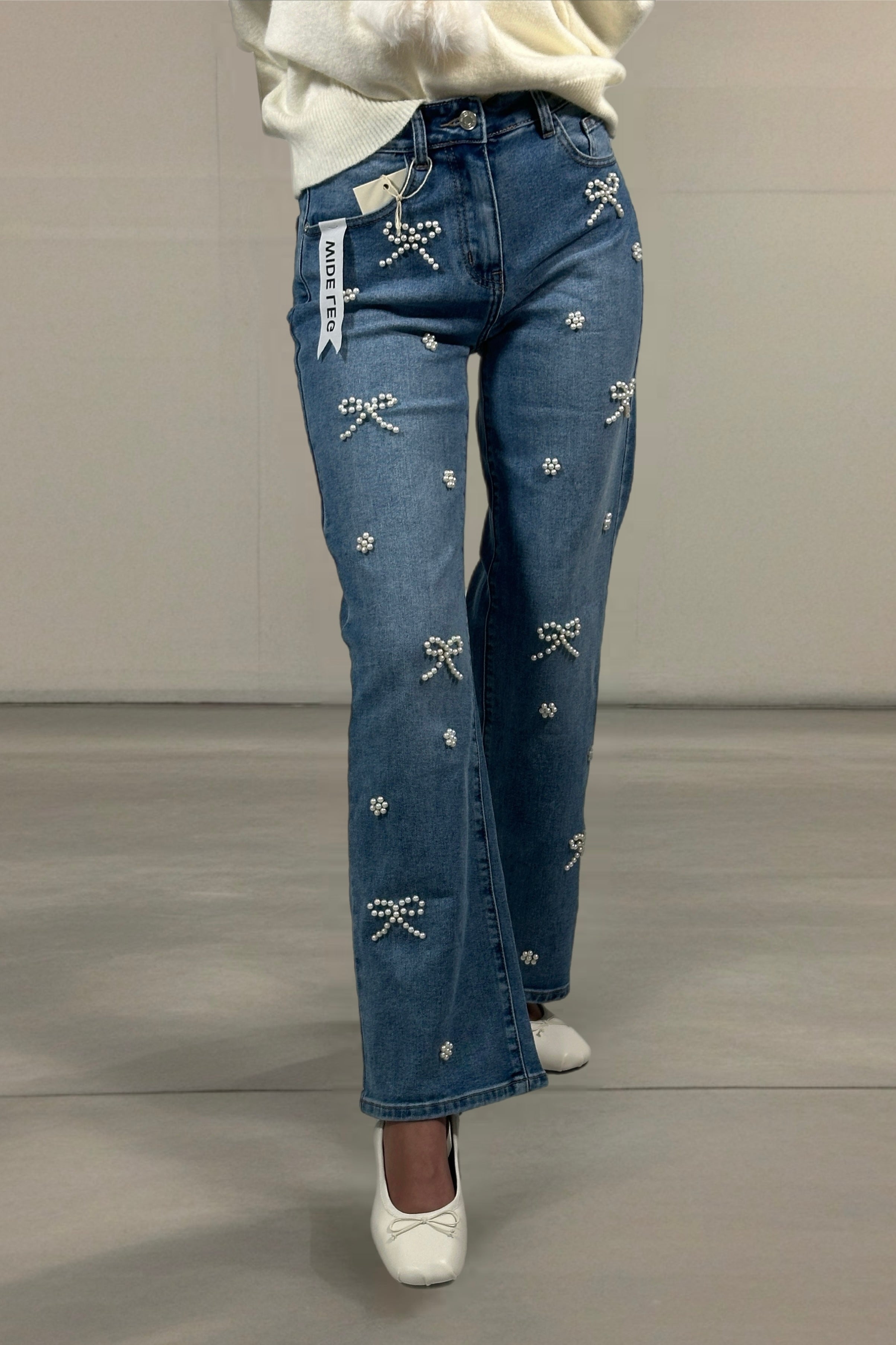 JEANS WIDE LEG BORDADO PERLAS TIRO MEDIO