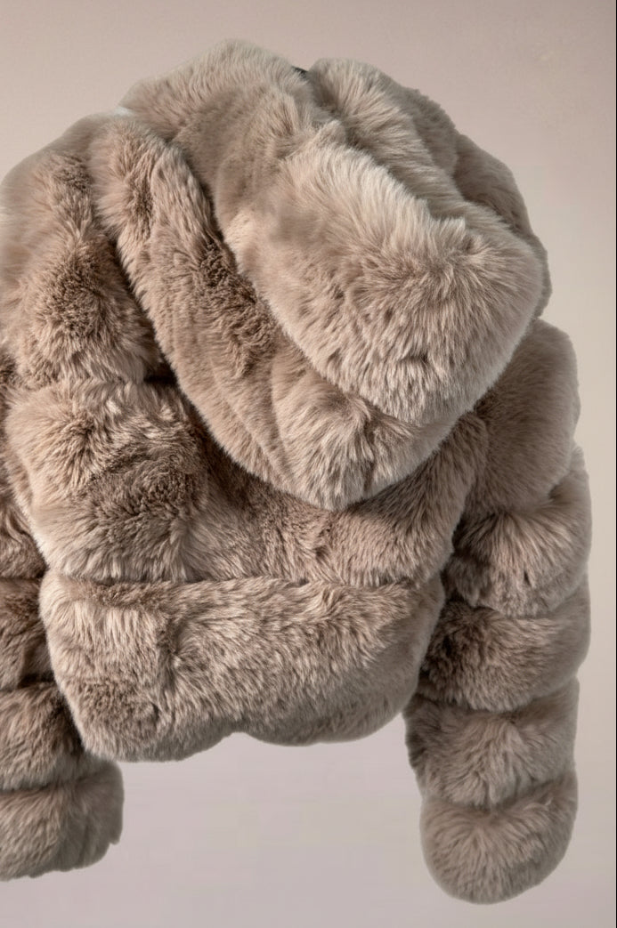 ABRIGO CROPPED ACOLCHADO DE PELO SINTÉTICO